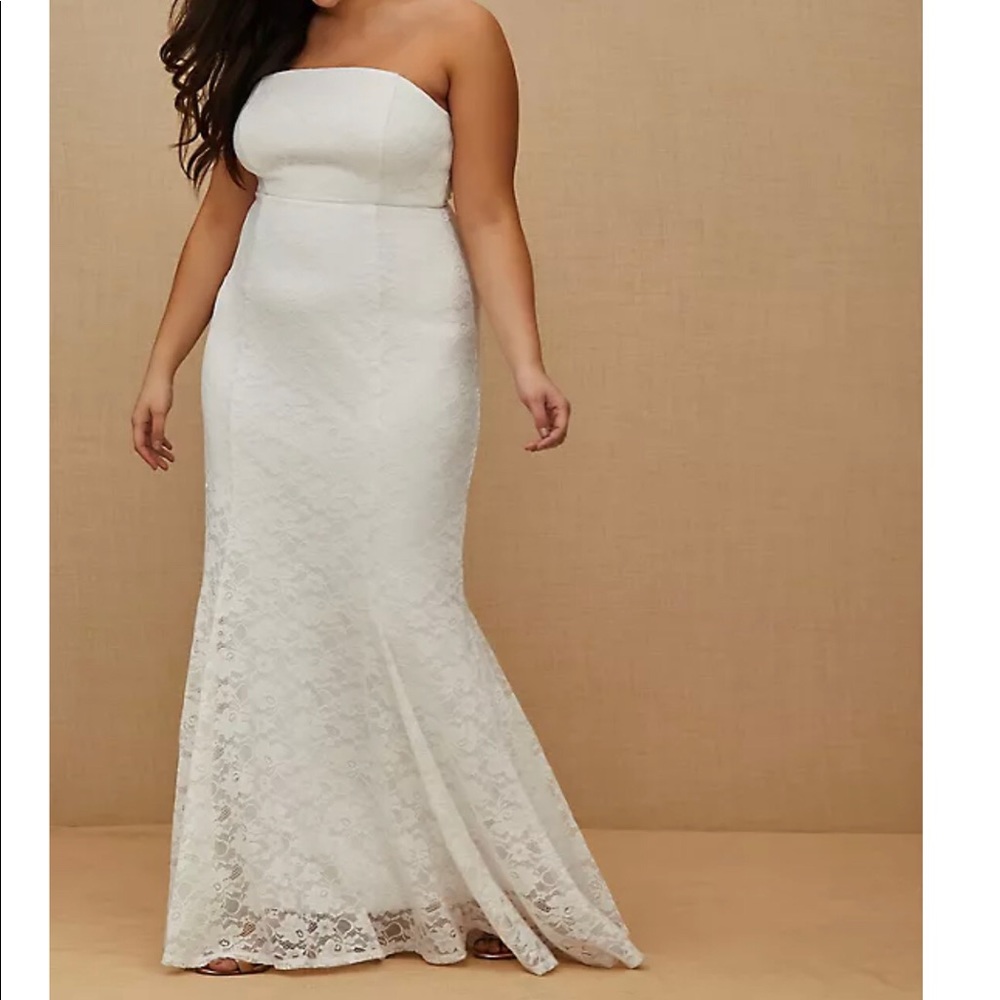 Torrid floral lace strapless white / wedding dress